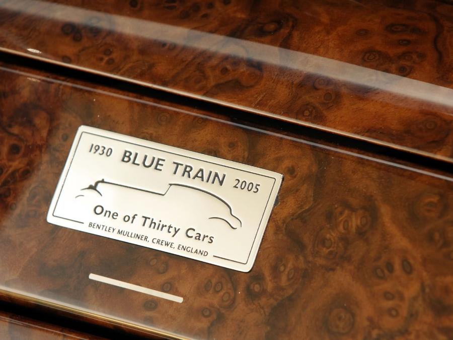 Детали интерьера Bentley Arnage Blue Train 2005 года  (фото 2 из 10)